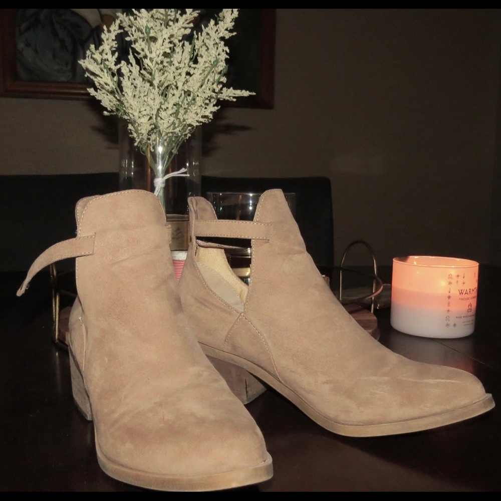 Size 8.5 ankle boots